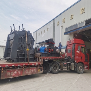 1000*700液壓對輥制砂機，1210反擊破發往四川